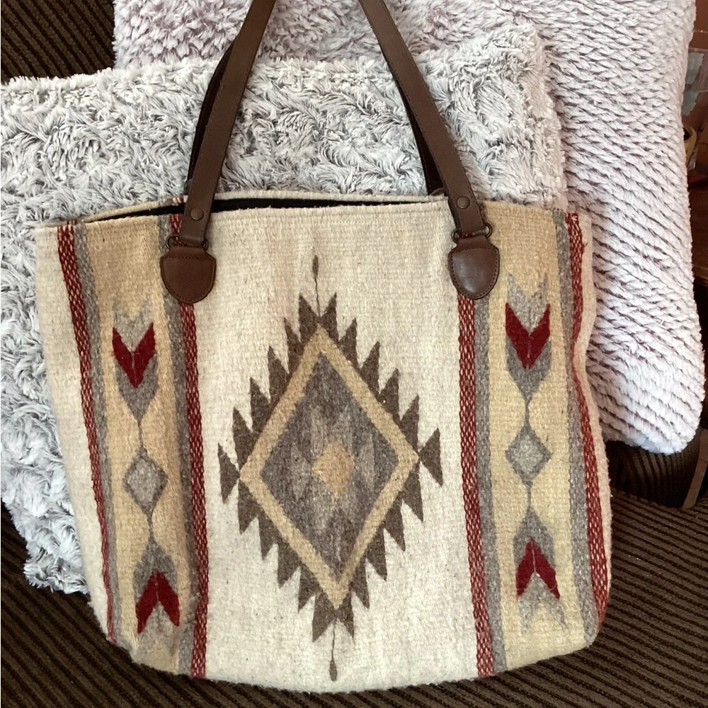 Wool tote - Picture 1 of 3